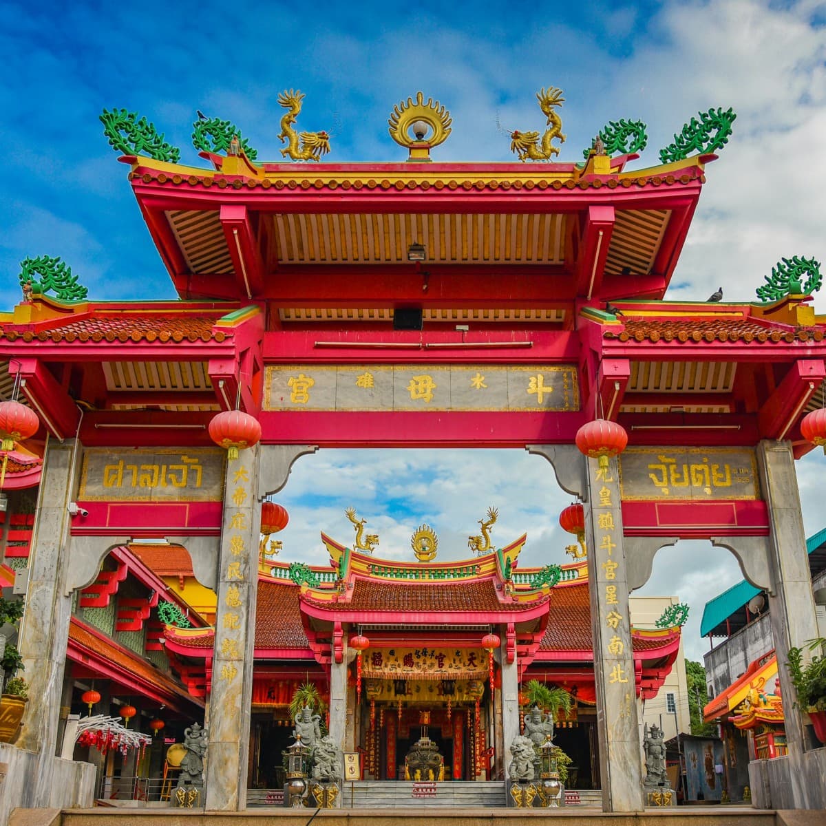 ศาลเจ้าจีนในภูเก็ตทาวน์ใกล้เมืองเก่า